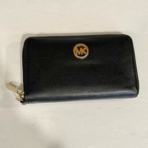 Michael Kors - Medium Leather Zip Around Phone Wallet- Black